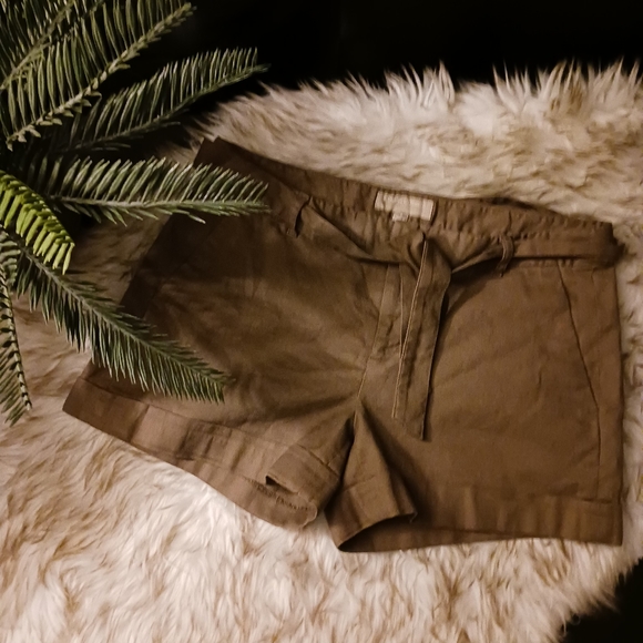 Banana Republic Pants - Banana Republic belted shorts